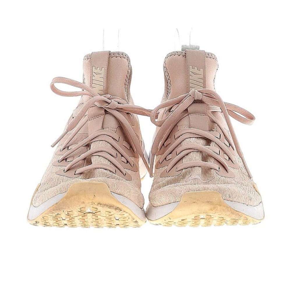 Nike Pink Sneakers Modern Knit Design
